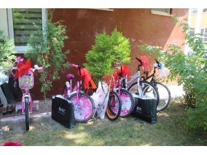 Öksüz Ve Yetim Öğrencilere Karne Hediyesi