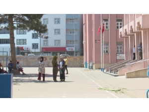 Bingöl’de Yks Heyecanlı Geçti, Öğrenciler Sorulara Zaman Yettiremedi