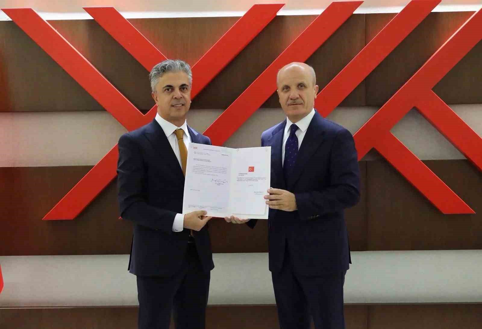 rektor-kuyrukluyildiz-mazbatasini-yok-baskani-ozvar-dan-aldi