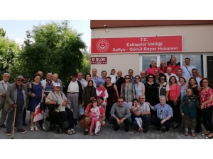 Eskişehir Dostlar Grubu Üyeleri Babalar Günü’nü Huzurevinde Kutladı