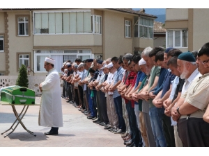 Mantardan Zehirlenen Yaşlı Kadın Hayatını Kaybetti, Eşi Yoğun Bakımda