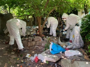 Evinden 7 Kamyon Çöp Çıktı