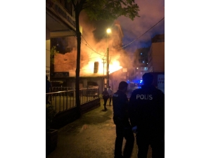 Başkent’te Alev Alan Lokanta Yanındaki Büfeyi De Tutuşturdu