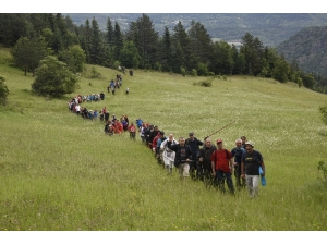 Yağmur Altında Atatürk Ve İstiklal Yolu Yürüyüşü Devam Ediyor