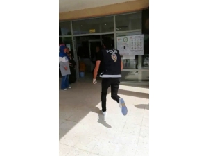 Yks’de Evrağını Unutan Öğrencinin Yardımına Polis Yetişti