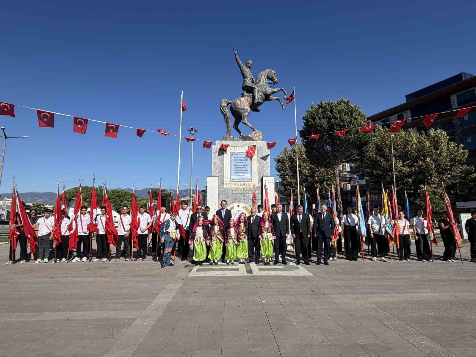 ilkogretim-haftasi-kutlama-programi-edremit-te-duzenlendi