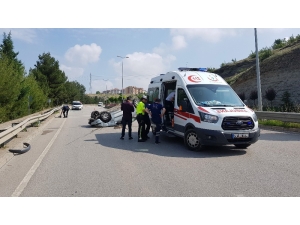 Genç Mimarın Otomobili Bariyerlere Çarparak Takla Attı