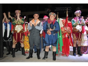 Salihli Halk Oyunlarıyla Şenlendi