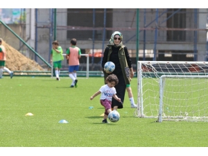 Çaykur Rizespor’dan ’Anne-baba Haydi Futbola’ Projesi