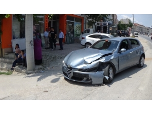 Kafa Kafaya Çarpıştılar: 3 Yaralı