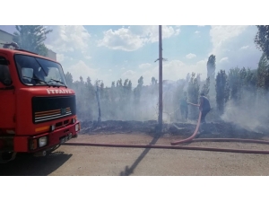 Evlerin Arasında Çıkan Yangın Korkuttu