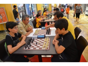 Babalar Ve Oğulları Satranç Turnuvasında Buluştu