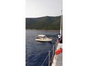 Tekne İle Geziye Çıktılar Yakıtları Bitince Yardım İstediler