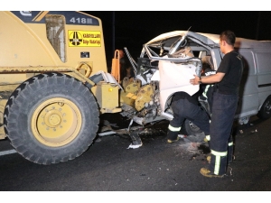 Aksaray’da Minibüs Greydere Çarptı: 3’ü Çocuk 7 Yaralı
