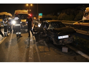 Kocaeli’de Otomobil Yolcu Otobüsüne Çarptı: 2 Yaralı