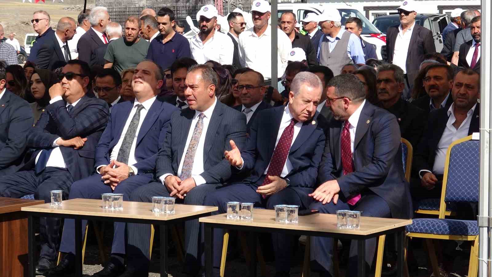 kars-belediyesi-nden-600-milyon-tl-lik-yatirim-53-yeni-is-makinesi-ve-5-uretim-tesisi-hizmette