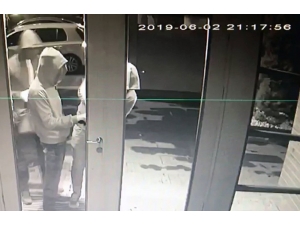 Kadıköy’de Hırsızlar Önce Kameraya Sonra Polise Yakalandı