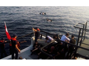 Göçmen Teknesi Battı, 31 Kişi Kurtarıldı