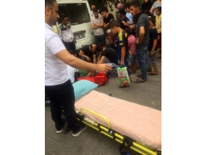 Park Halindeki Araca Çarparak Camdan İçeri Girdi