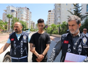 Babasını Bıçaklayan Genç Sürekli Şiddet Görüyormuş