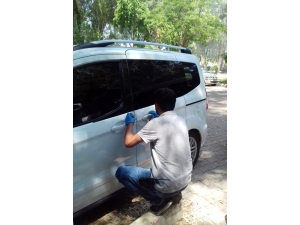 Tarsus’ta Hırsızlar, Gazinin Aracını Soydu