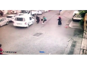 Yağmurdan Kaçmak İstedi Aracın Altında Kalmaktan Son Anda Kurtuldu