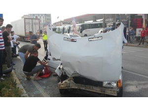 Yayaya Çarpmamak İsterken Kaza Yaptı: 1 Yaralı