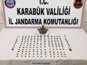 Boynundaki Kolye, Tarihi Eser Kaçakçılarını Yakalattı
