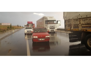 Sel Suları Aksaray-ankara Karayolunu Kapattı