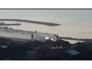 Trabzon’da Şiddetli Yağış Sonrası Göle Dönen Piste Uçak Böyle İndi