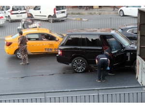 Kağıthane’de Trafik Işıklarında Cipe Silahlı Saldırı: 4 Yaralı