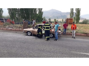 Otomobilde Çıkan Yangını İtfaiye Söndürdü