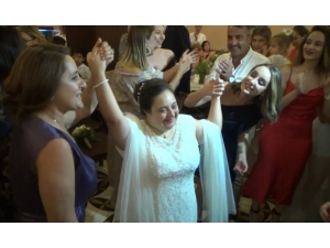 Down Sendromlu Nesrin’in 25 Yıllık Gelinlik Hasreti Gerçek Oldu