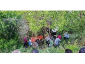 Devrilen Traktörün Altında Kalan Yaşlı Adam Hayatını Kaybetti