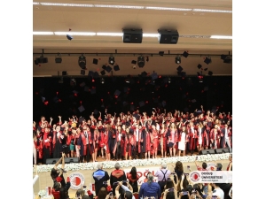 Doğuş Üniversitesi 2018-2019 Mezunlarını Verdi