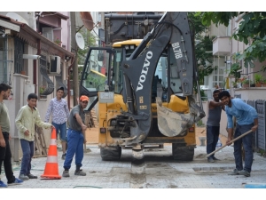 Erenler’de Kilitli Parke Taşları Yenileme Çalışmaları Sürüyor