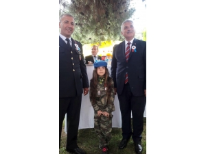 Ödülünü Almaya Jandarma Kıyafetiyle Gitti