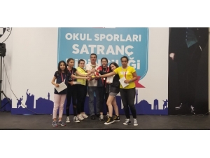 Öğrenciler Satrançtaki Başarılarıyla Göz Doldurdu