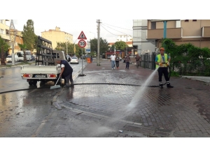 Darıca’da Selden Sonra Başlatılan Temizlik Çalışmaları Sürüyor