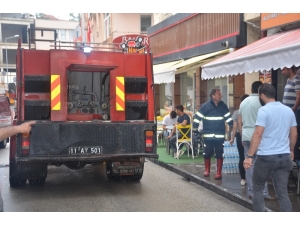 Bir Anda Dumanlar Çıkan Fritözü İtfaiye Ekipleri Söndürdü