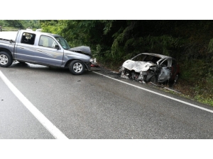 Virajı Alamayınca Karşı Yönden Gelen Araçla Çarpıştı: 1 Ölü, 1 Yaralı