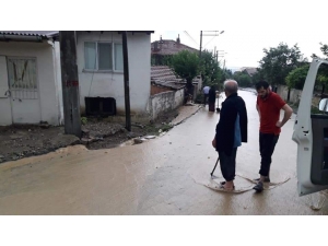 D-650 Karayolunda Su Baskını Nedeniyle Sürücüler Zor Anlar Yaşadı