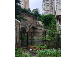 Başkent’te Yağmura Dayanamayan İstinat Duvarları Çöktü