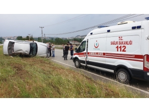 Tosya Sanayi Kavşağı’nda Otomobil Takla Attı