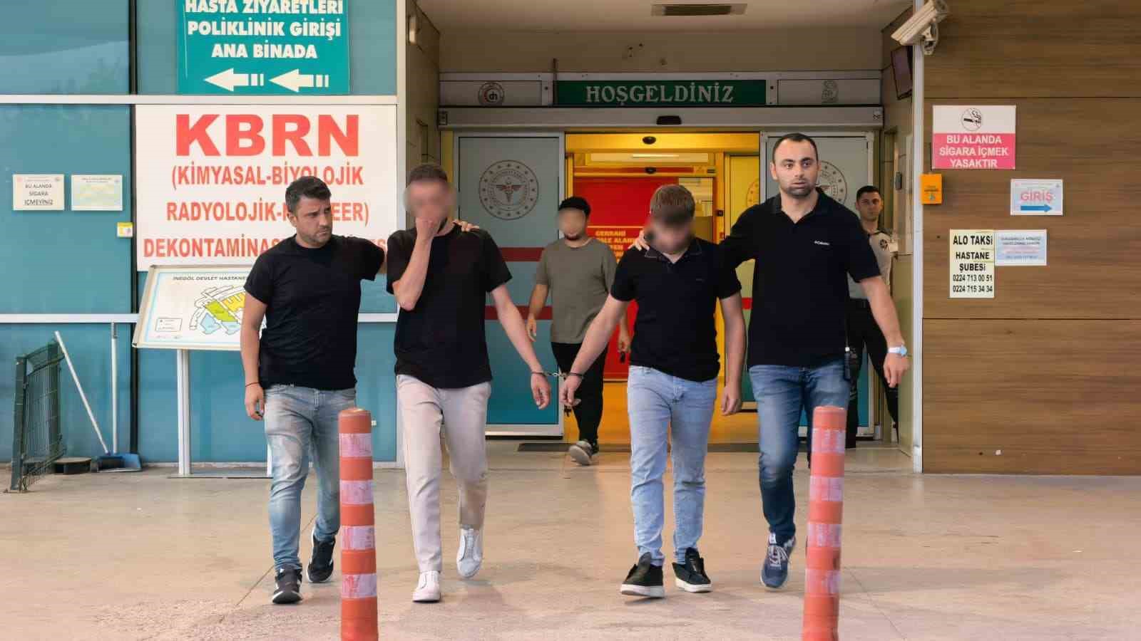 bursa-da-yasli-kadini-1-5-milyon-lira-dolandiran-cete-yakayi-ele-verdi