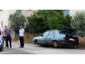 Borçla Aldığı Aracının Jant Ve Lastiklerini Çaldılar