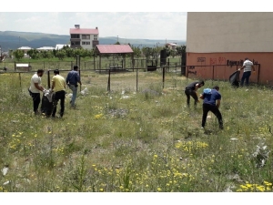Karlıova’da Temizlik Seferberliği, 5 Kamyon Çöp Toplandı