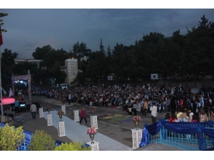 Bursa Anadolu Lisesi’nden Muhteşem Mezuniyet