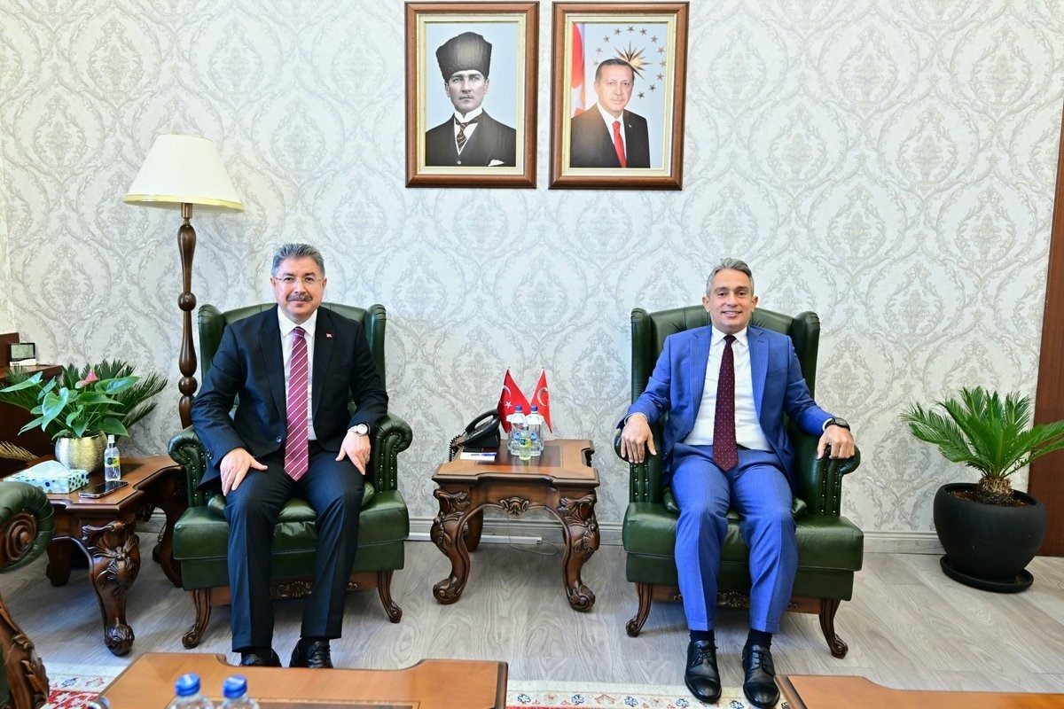 eskisehir-cumhuriyet-bassavciligina-atanan-deniz-vali-yilmaz-i-ziyaret-etti