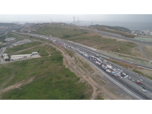 Kocaeli Tem’de Zincirleme Kaza Trafik Durdu